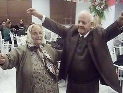 Oynaya oynaya lme gitti!